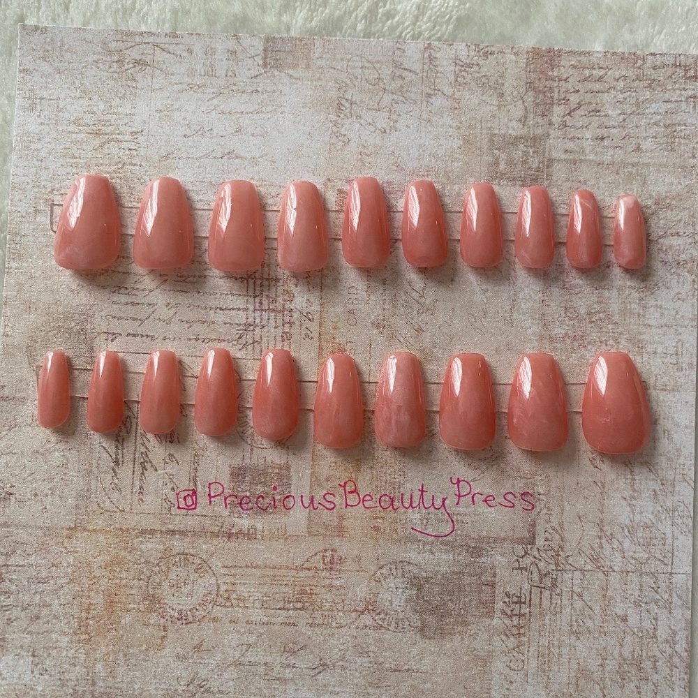 MARBLE DESIGN HAND PAINTED PRESS ON NAILS 100% GEL SHORT COFFIN NUDE 20 PCS